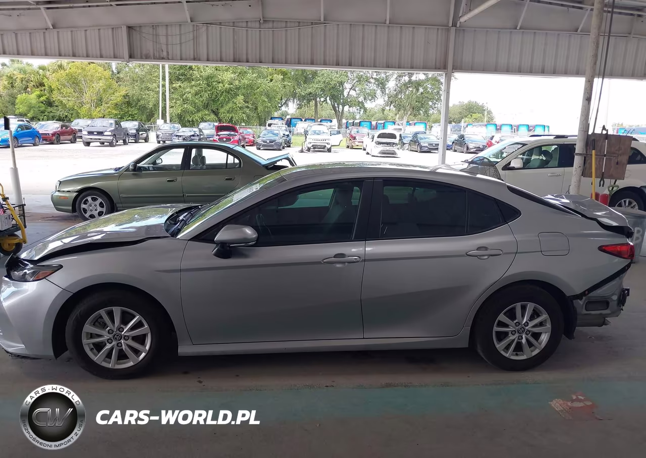 2025 Toyota Camry Le VIN:4T1DAACK0SU173025 - 15