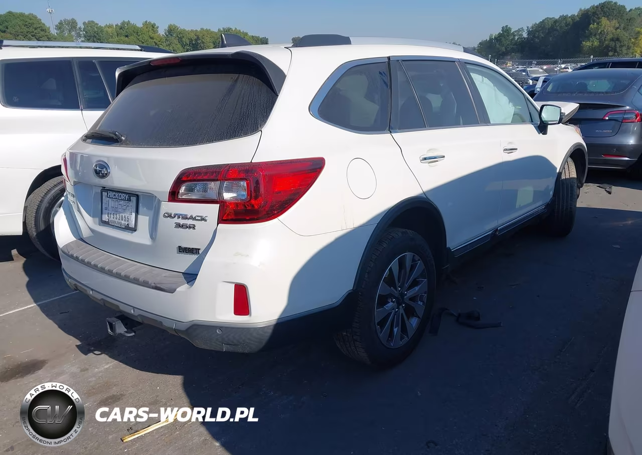 2017 Subaru Outback 3.6R Touring VIN:4S4BSETC2H3413999 - 4