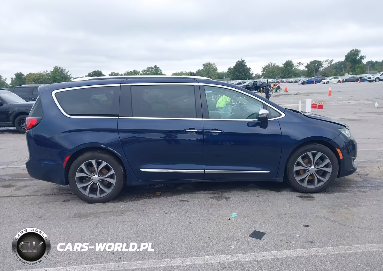 2017 Chrysler Pacifica Limited VIN:2C4RC1GG9HR689254 - 13