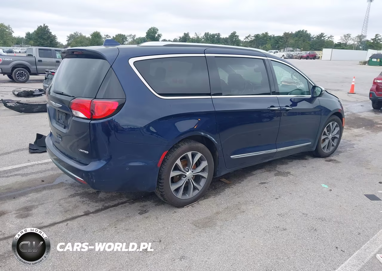 2017 Chrysler Pacifica Limited VIN:2C4RC1GG9HR689254 - 4