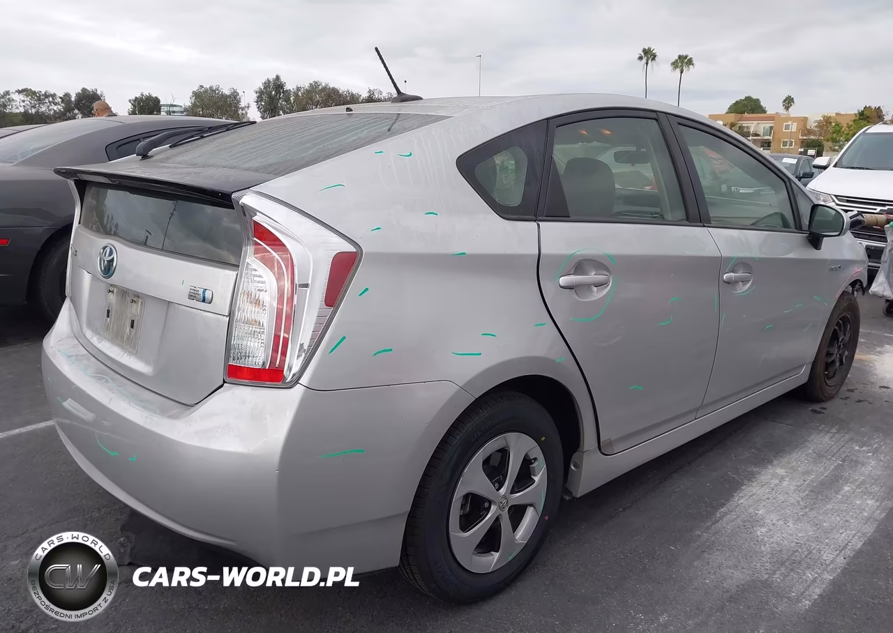 2013 Toyota Prius Three VIN:JTDKN3DU8D0349227 - 4