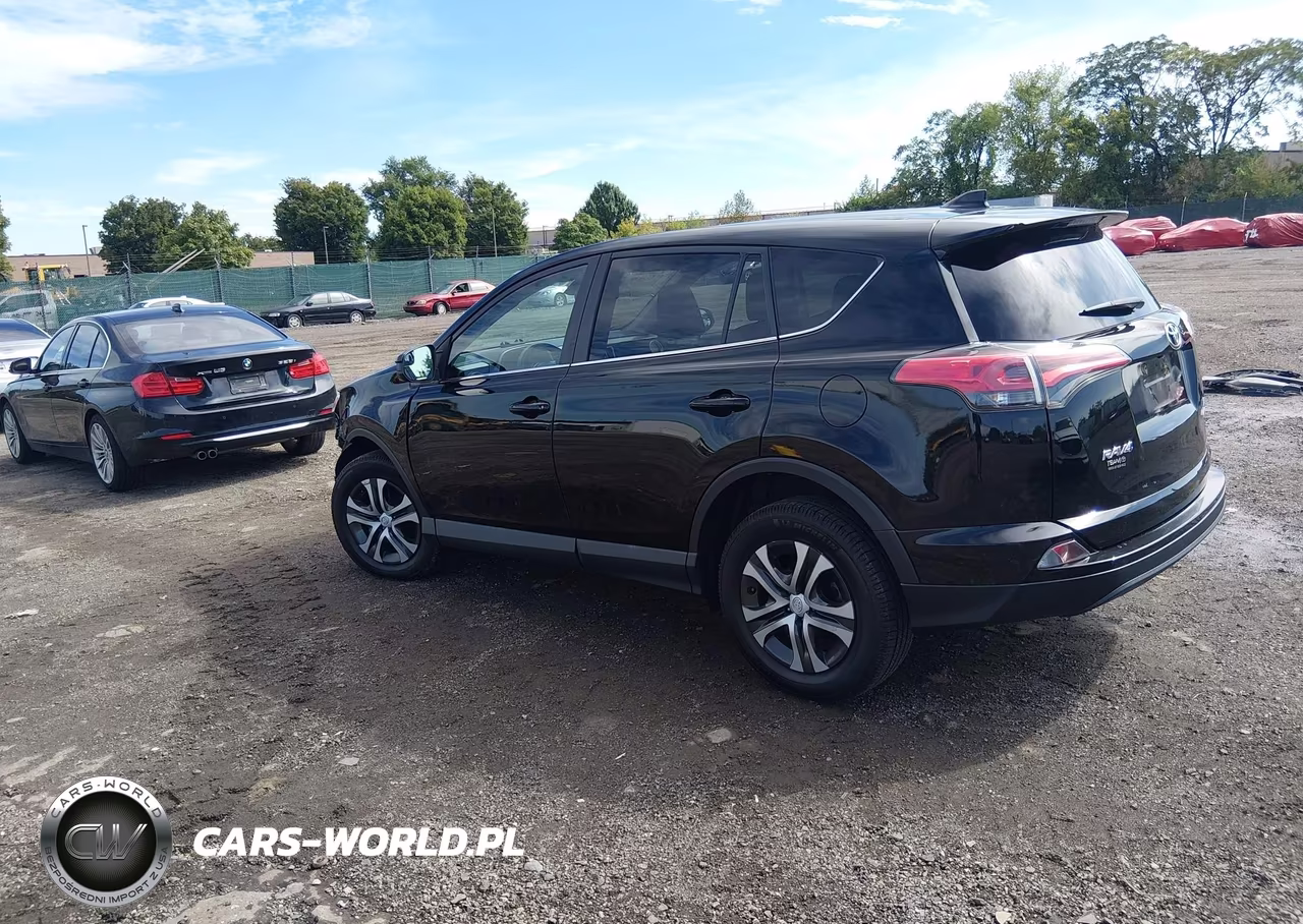 2018 Toyota Rav4 Le VIN:2T3BFREV3JW729316 - 3