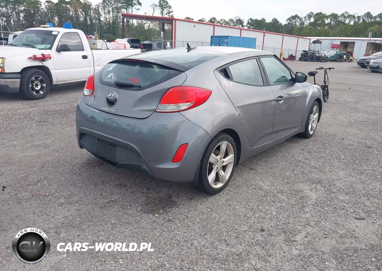 2015 Hyundai Veloster VIN:KMHTC6AD6FU241051 - 4