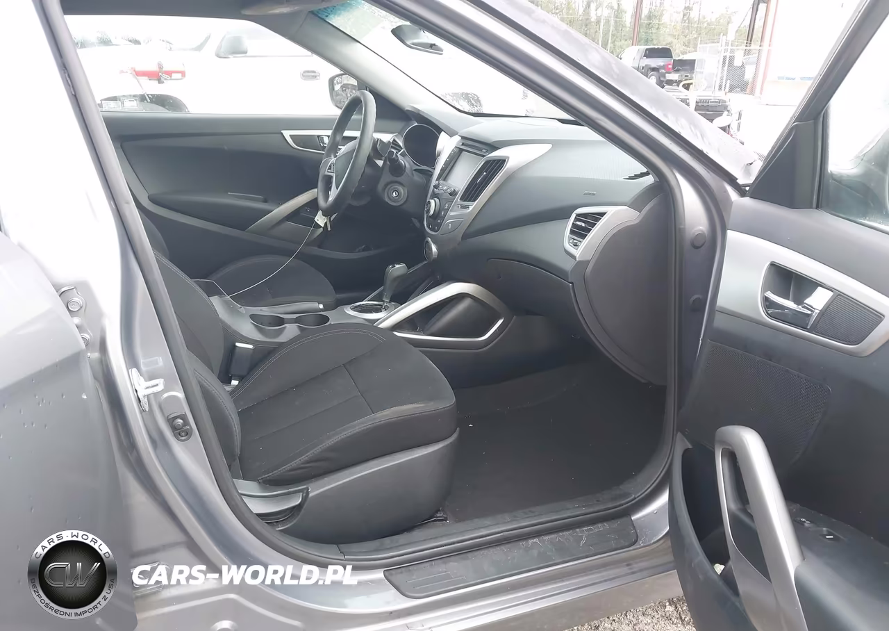 2015 Hyundai Veloster VIN:KMHTC6AD6FU241051 - 5