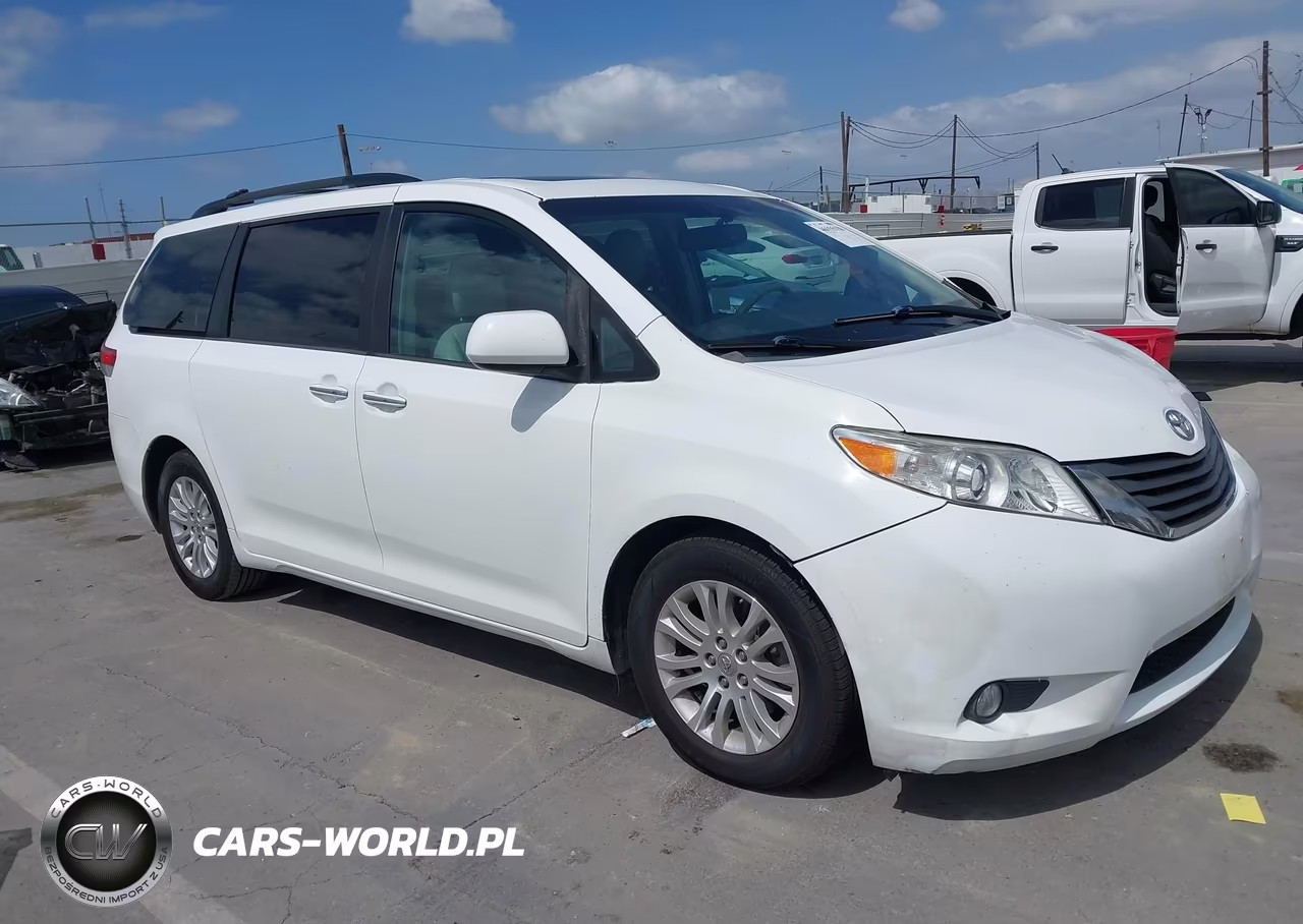 2013 Toyota Sienna Xle V6 8 Passenger