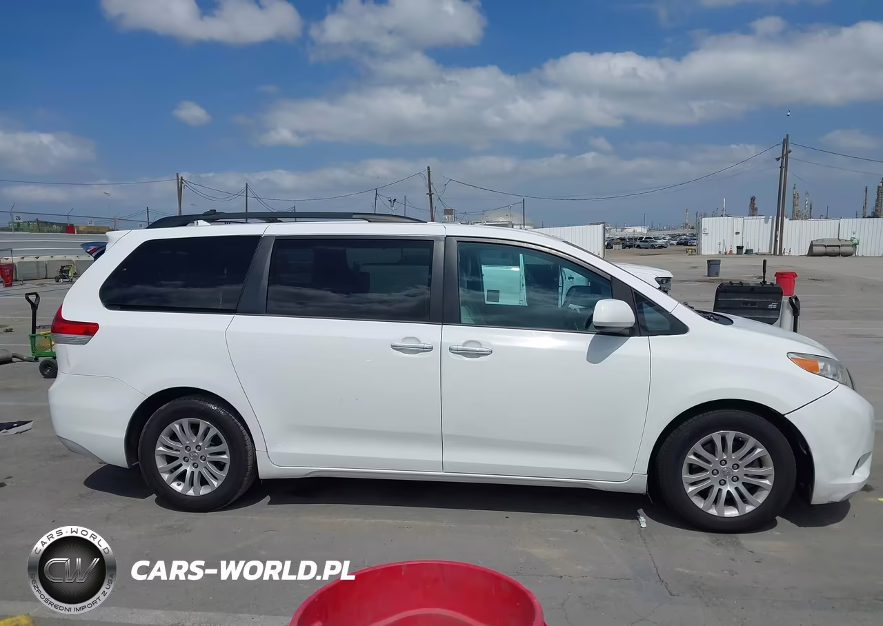 2013 Toyota Sienna Xle V6 8 Passenger VIN:5TDYK3DC5DS367630 - 13