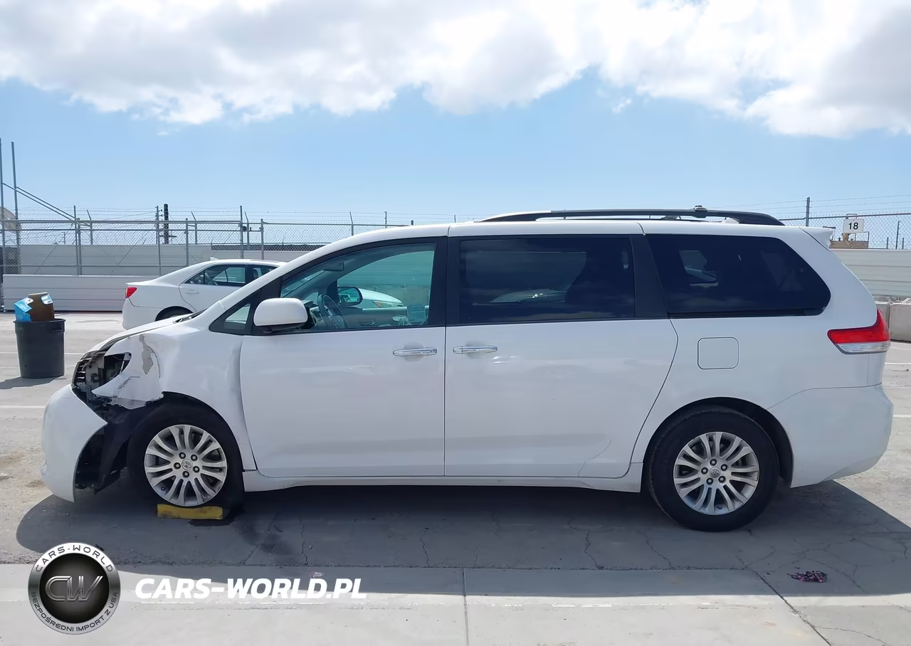 2013 Toyota Sienna Xle V6 8 Passenger VIN:5TDYK3DC5DS367630 - 14