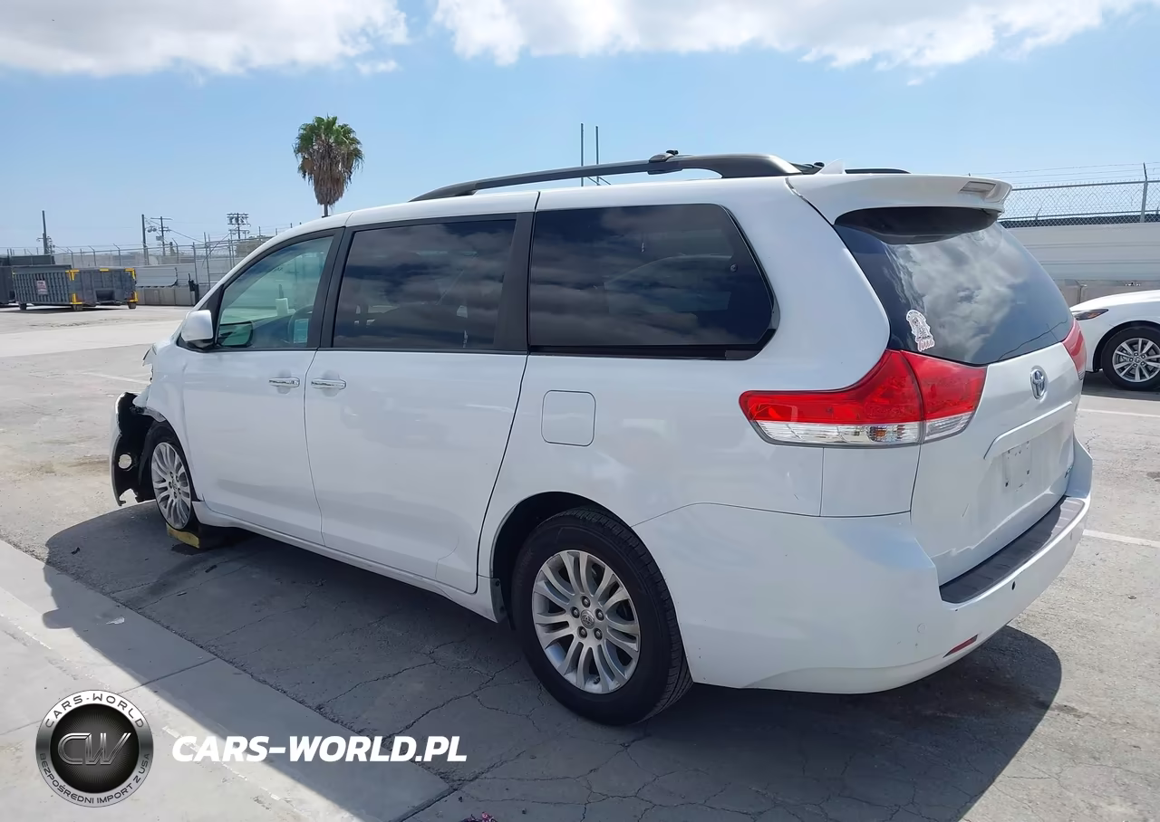 2013 Toyota Sienna Xle V6 8 Passenger VIN:5TDYK3DC5DS367630 - 3