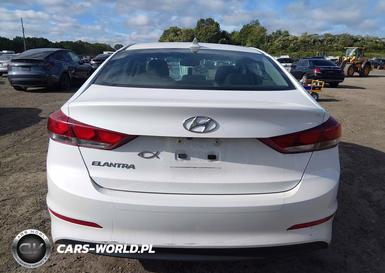 2018 Hyundai Elantra Value Edition VIN:5NPD84LF7JH376863 - 17