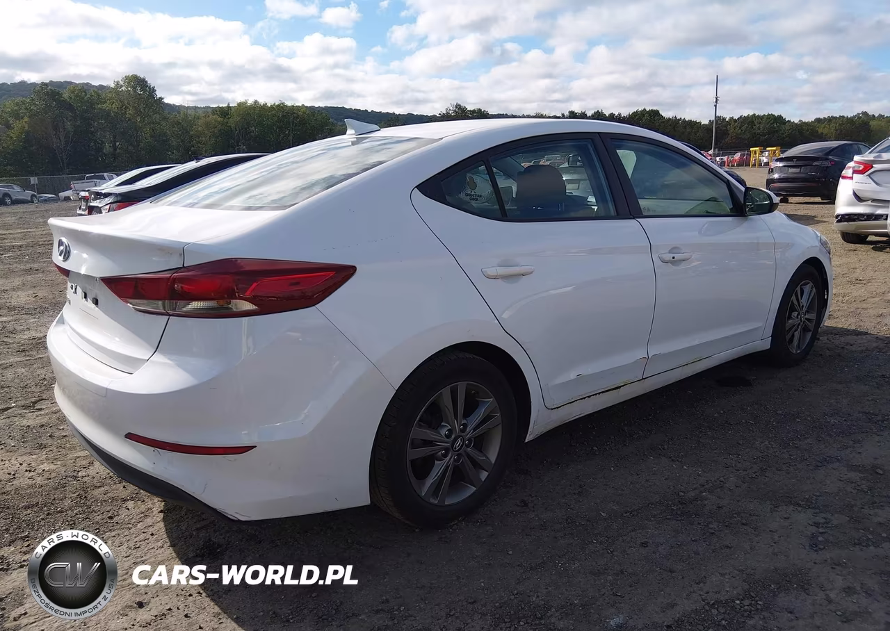 2018 Hyundai Elantra Value Edition VIN:5NPD84LF7JH376863 - 4