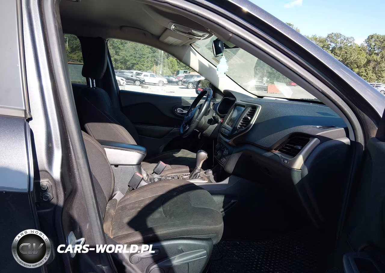 2016 Jeep Cherokee Altitude VIN:1C4PJMCB7GW205709 - 5
