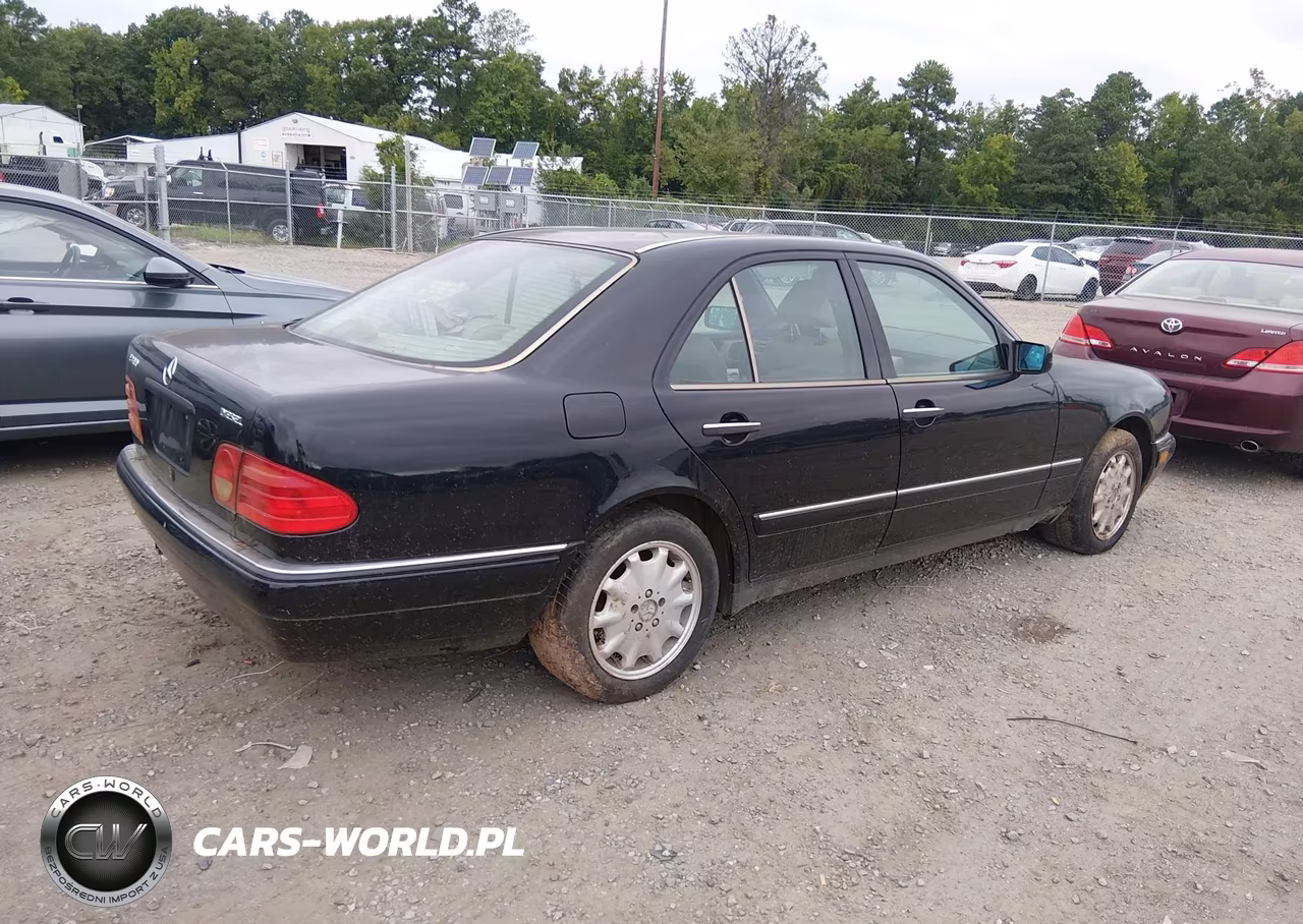 1996 Mercedes-Benz E 300D VIN:WDBJF20F3TJ008741 - 4