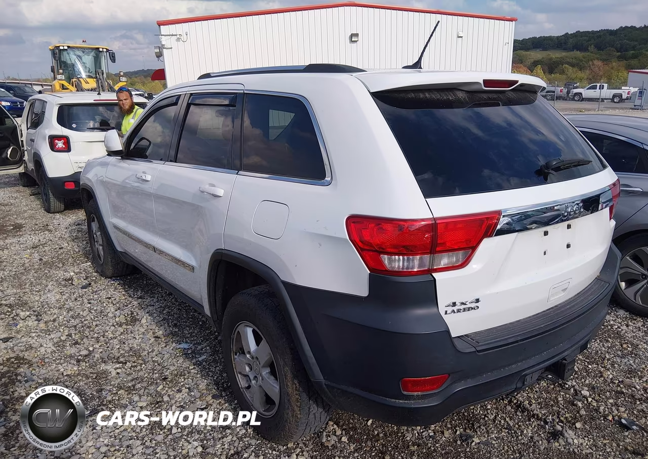 2013 Jeep Grand Cherokee Laredo VIN:1C4RJFAG2DC639276 - 3