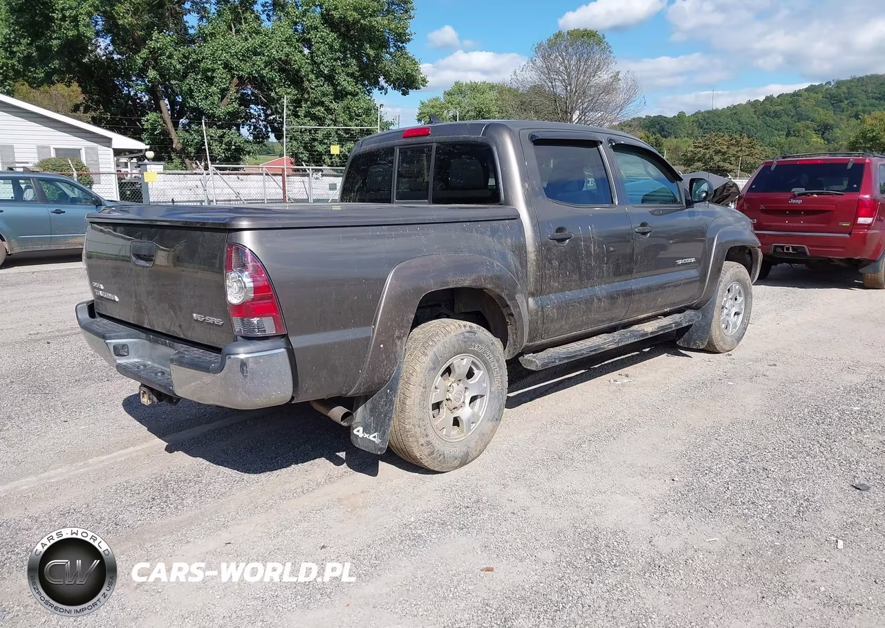 2012 Toyota Tacoma Double Cab VIN:3TMLU4EN5CM094892 - 4
