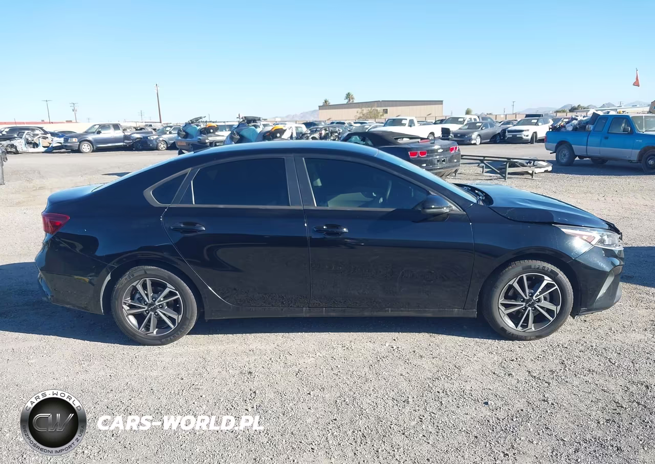 2022 Kia Forte Lxs VIN:3KPF24AD2NE464080 - 13