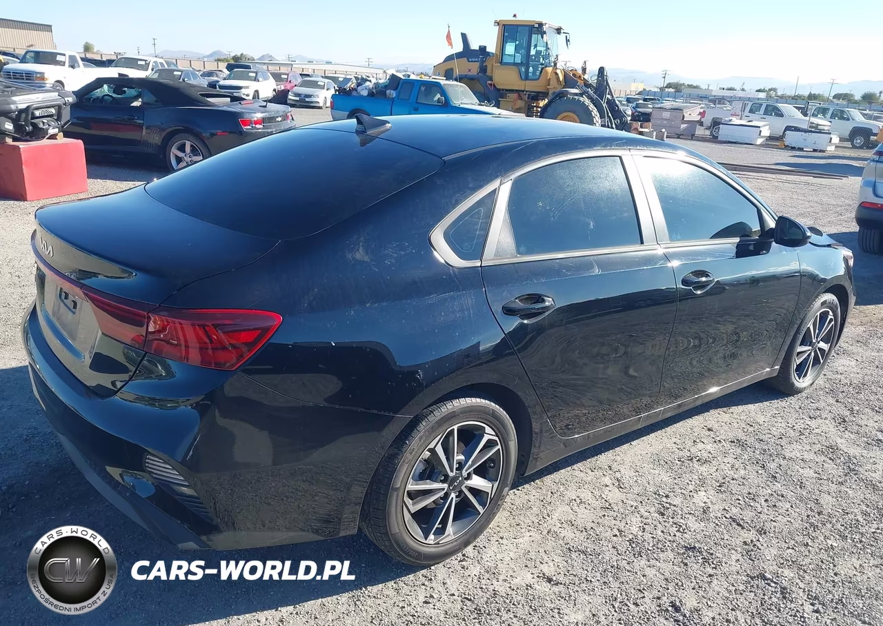2022 Kia Forte Lxs VIN:3KPF24AD2NE464080 - 4