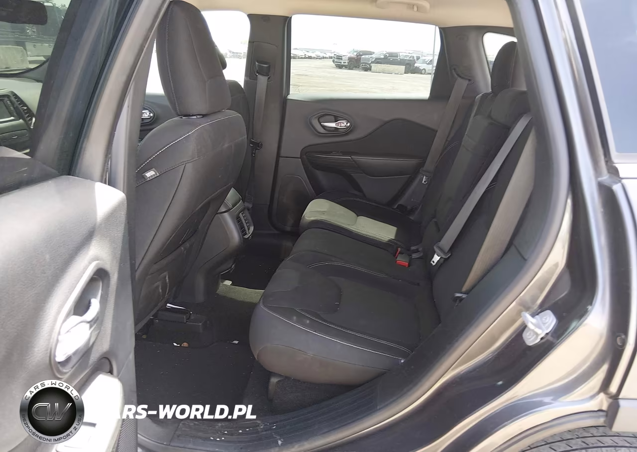 2015 Jeep Cherokee Latitude VIN:1C4PJLCB2FW539302 - 8