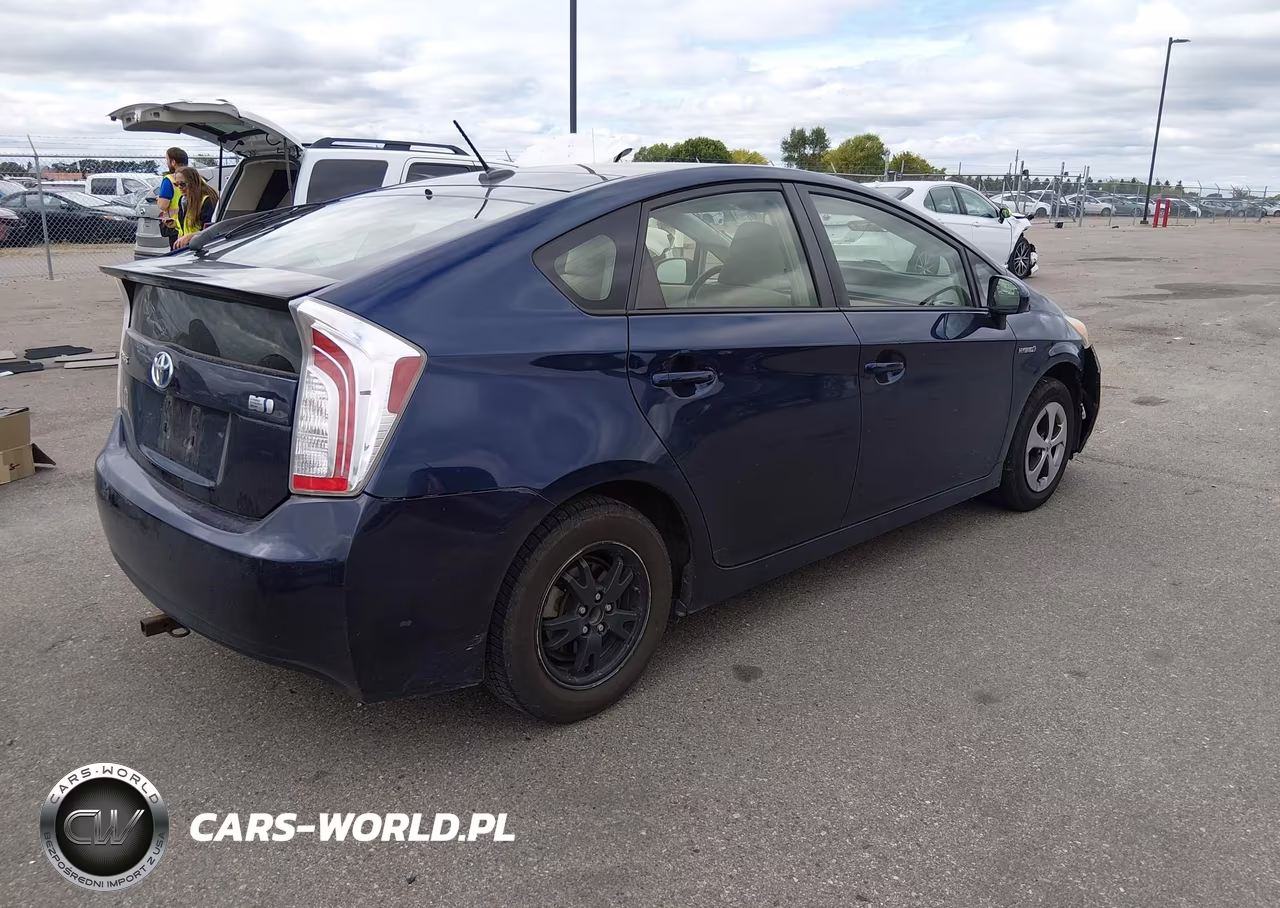 2013 Toyota Prius Three VIN:JTDKN3DU6D1672976 - 4