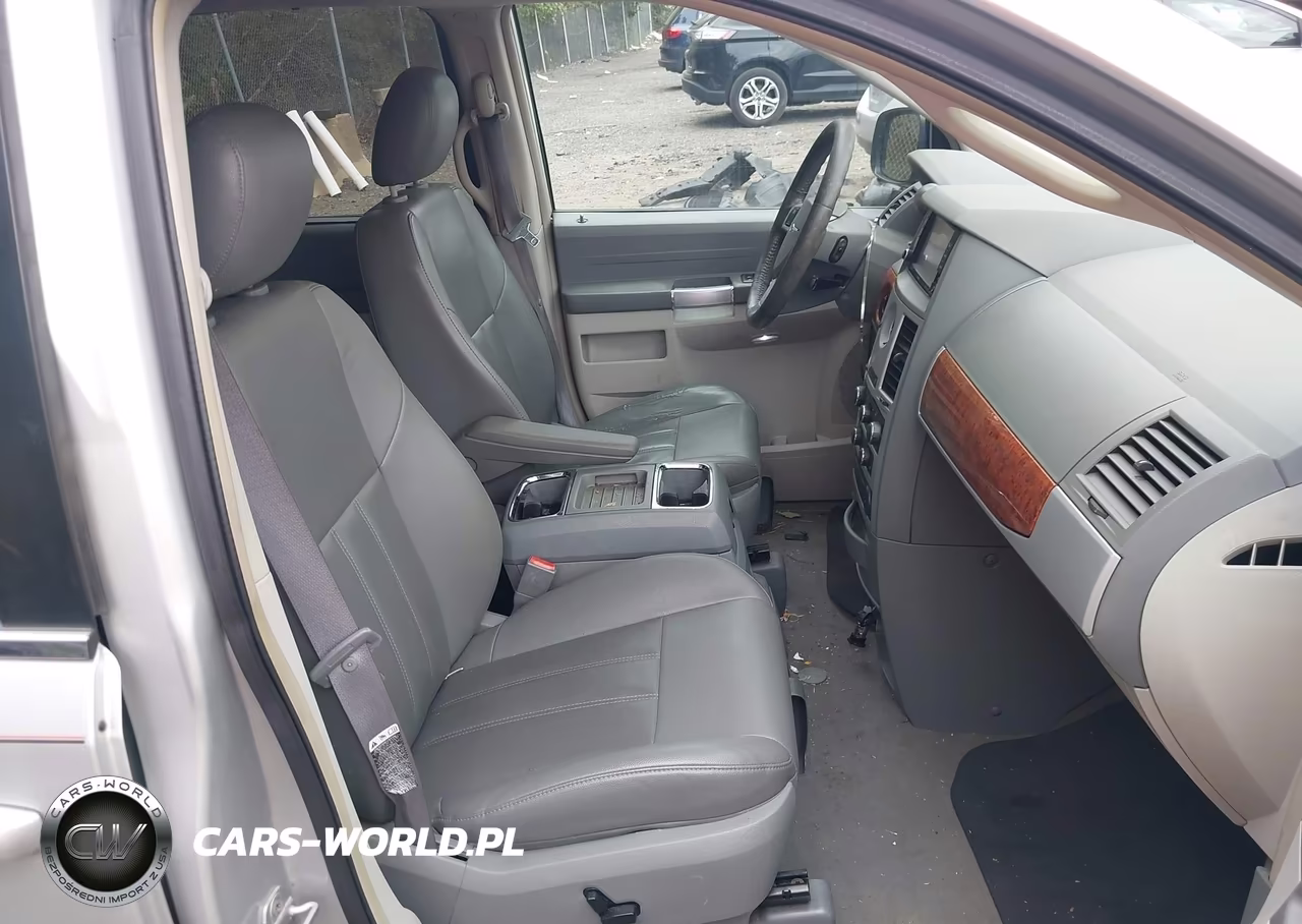 2008 Chrysler Town & Country Touring VIN:2A8HR54P18R830333 - 5