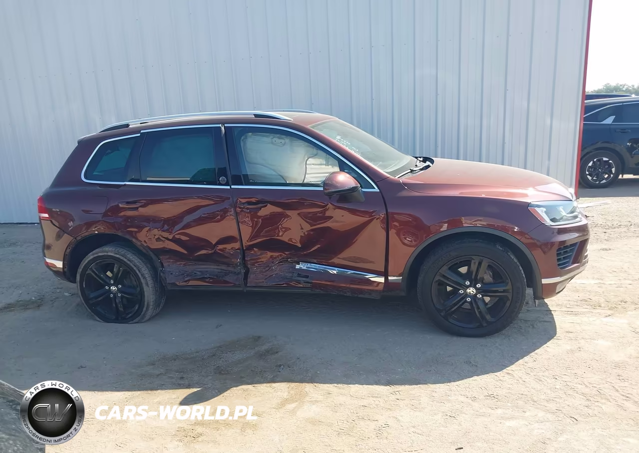 2017 Volkswagen Touareg V6 Wolfsburg Edition VIN:WVGRF7BPXHD000838 - 12