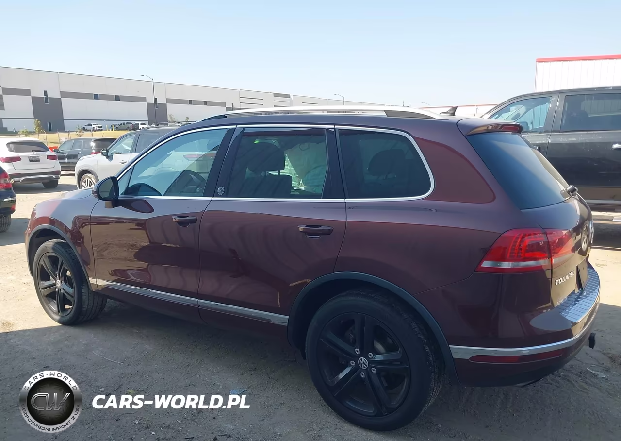 2017 Volkswagen Touareg V6 Wolfsburg Edition VIN:WVGRF7BPXHD000838 - 13