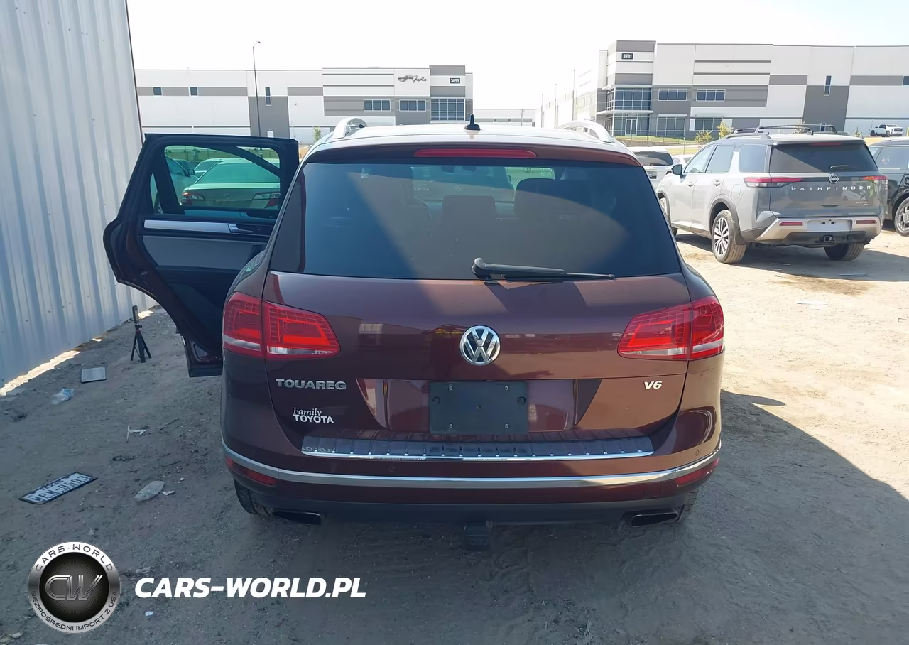 2017 Volkswagen Touareg V6 Wolfsburg Edition VIN:WVGRF7BPXHD000838 - 15