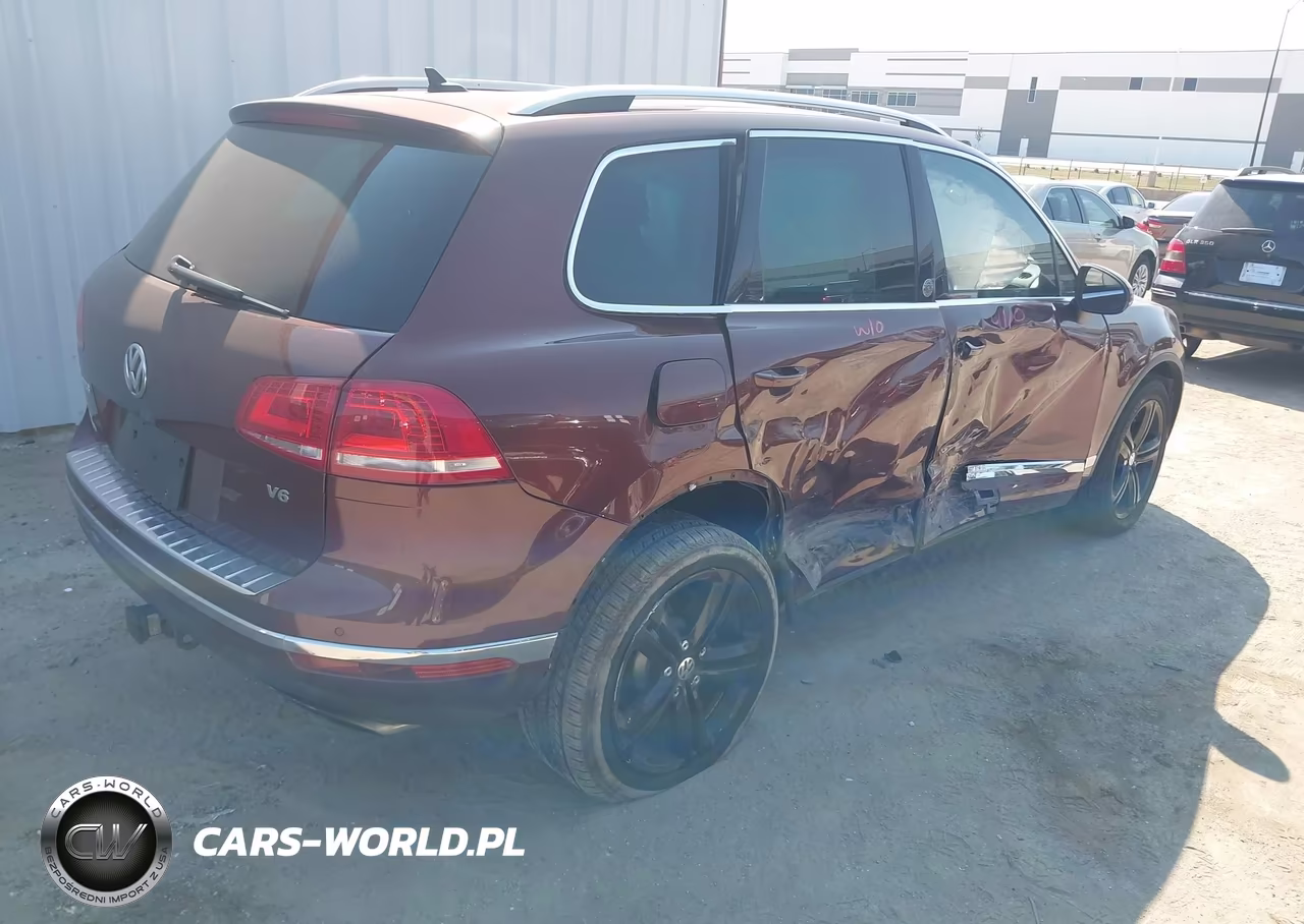 2017 Volkswagen Touareg V6 Wolfsburg Edition VIN:WVGRF7BPXHD000838 - 4
