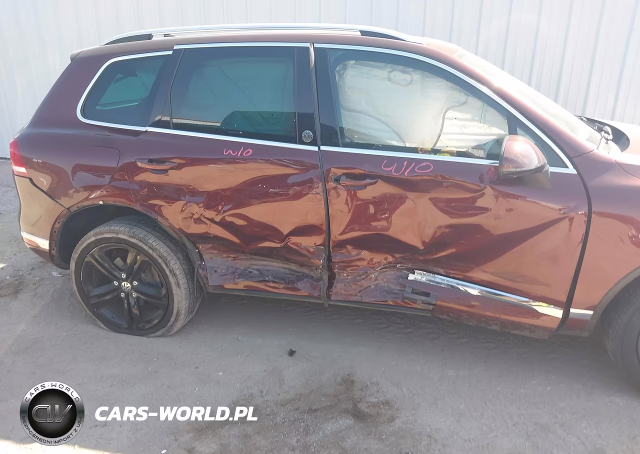 2017 Volkswagen Touareg V6 Wolfsburg Edition VIN:WVGRF7BPXHD000838 - 5