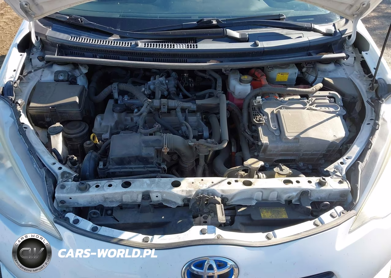 2013 Toyota Prius C Four VIN:JTDKDTB30D1043923 - 10