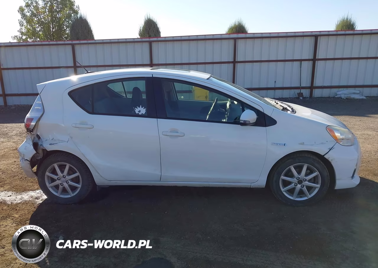 2013 Toyota Prius C Four VIN:JTDKDTB30D1043923 - 13