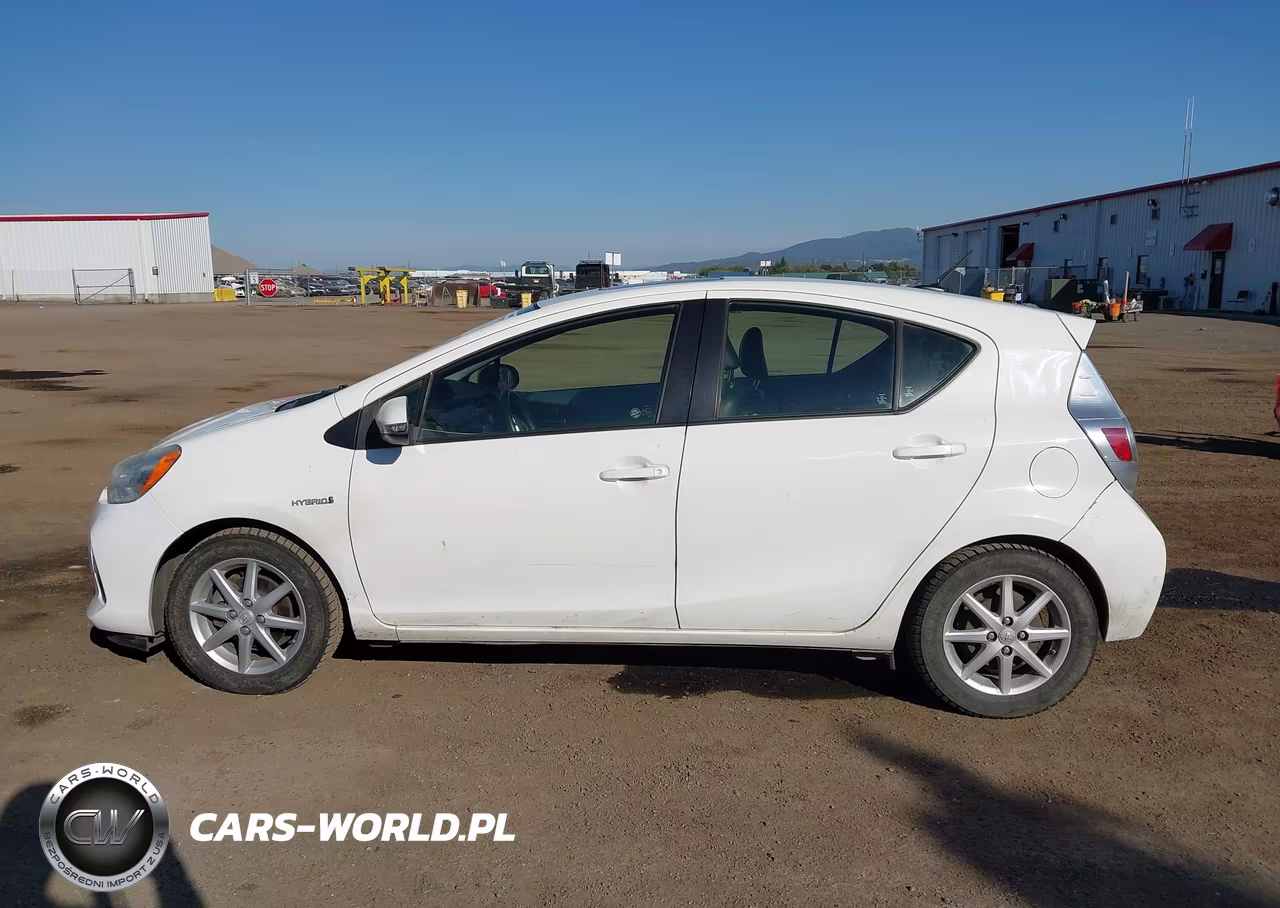2013 Toyota Prius C Four VIN:JTDKDTB30D1043923 - 14