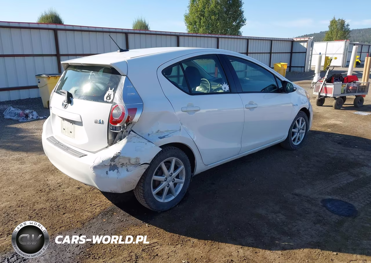 2013 Toyota Prius C Four VIN:JTDKDTB30D1043923 - 4