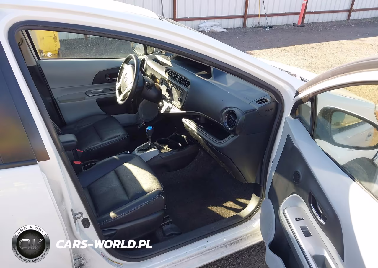 2013 Toyota Prius C Four VIN:JTDKDTB30D1043923 - 5