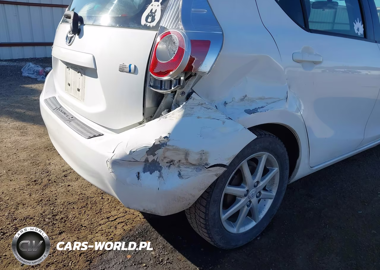 2013 Toyota Prius C Four VIN:JTDKDTB30D1043923 - 6