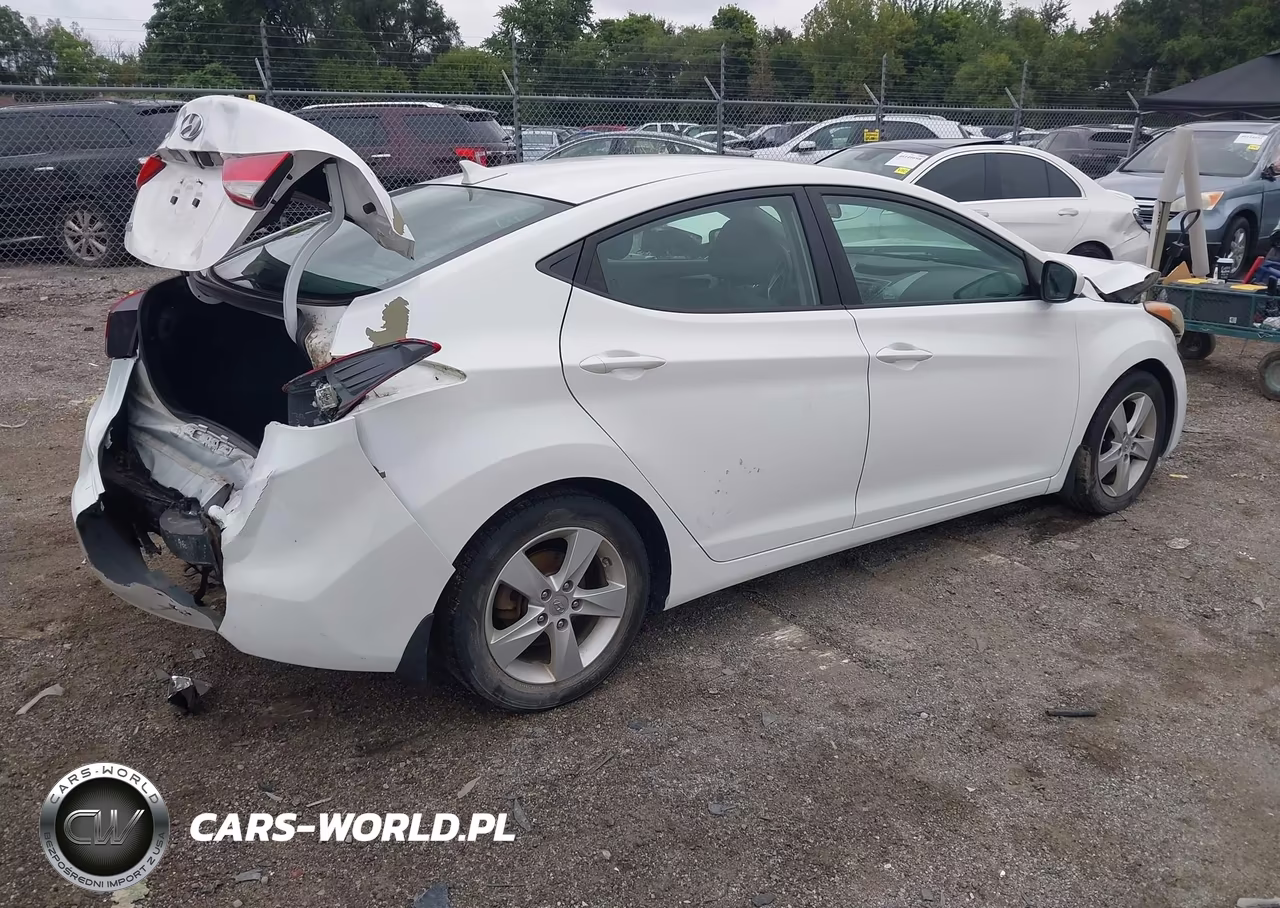 2013 Hyundai Elantra Gls VIN:5NPDH4AE5DH426187 - 4