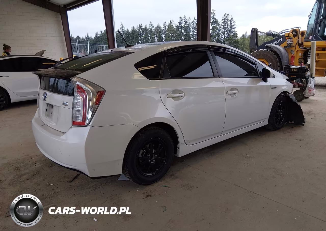2015 Toyota Prius Four VIN:JTDKN3DU4F1920385 - 4
