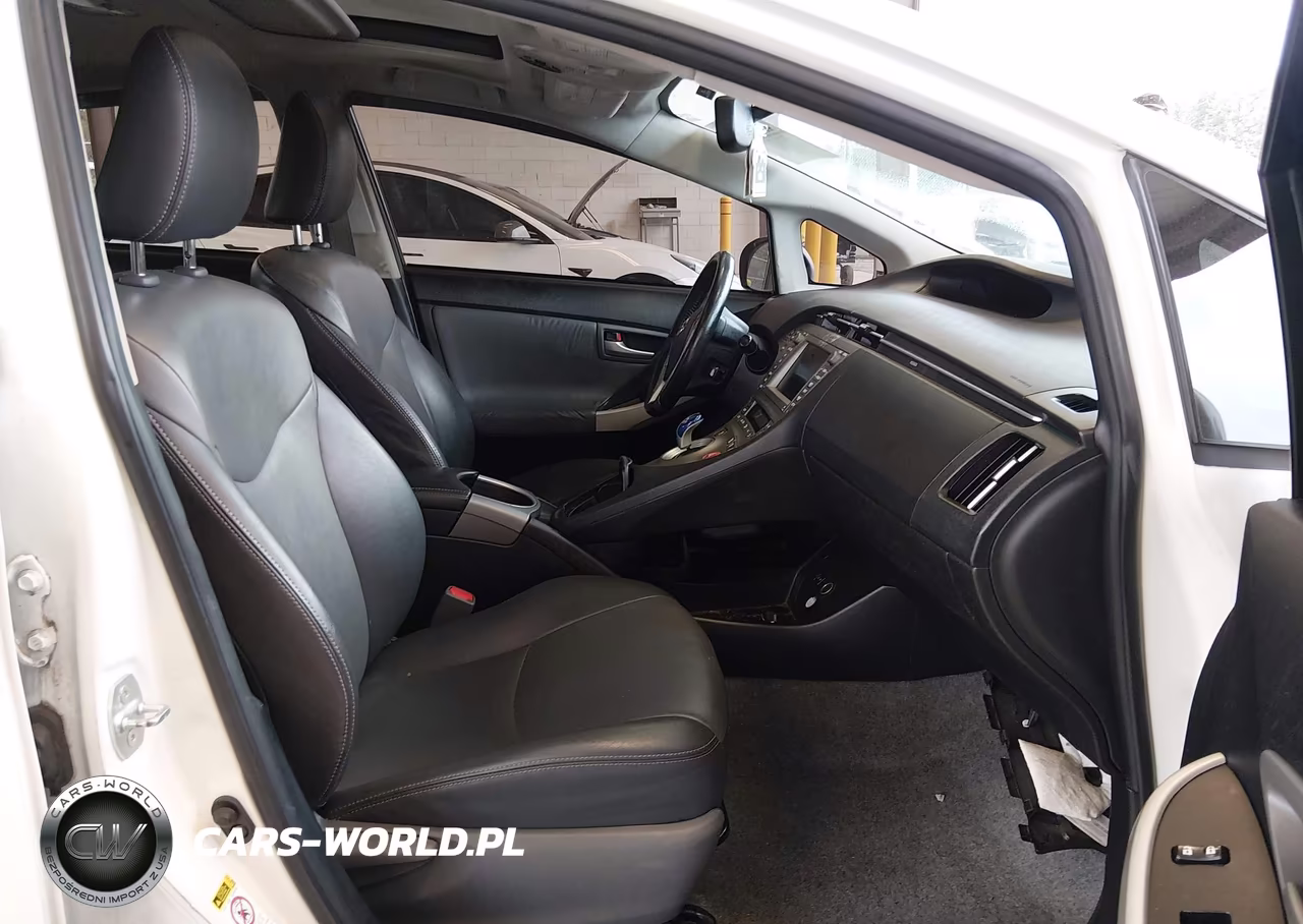 2015 Toyota Prius Four VIN:JTDKN3DU4F1920385 - 5