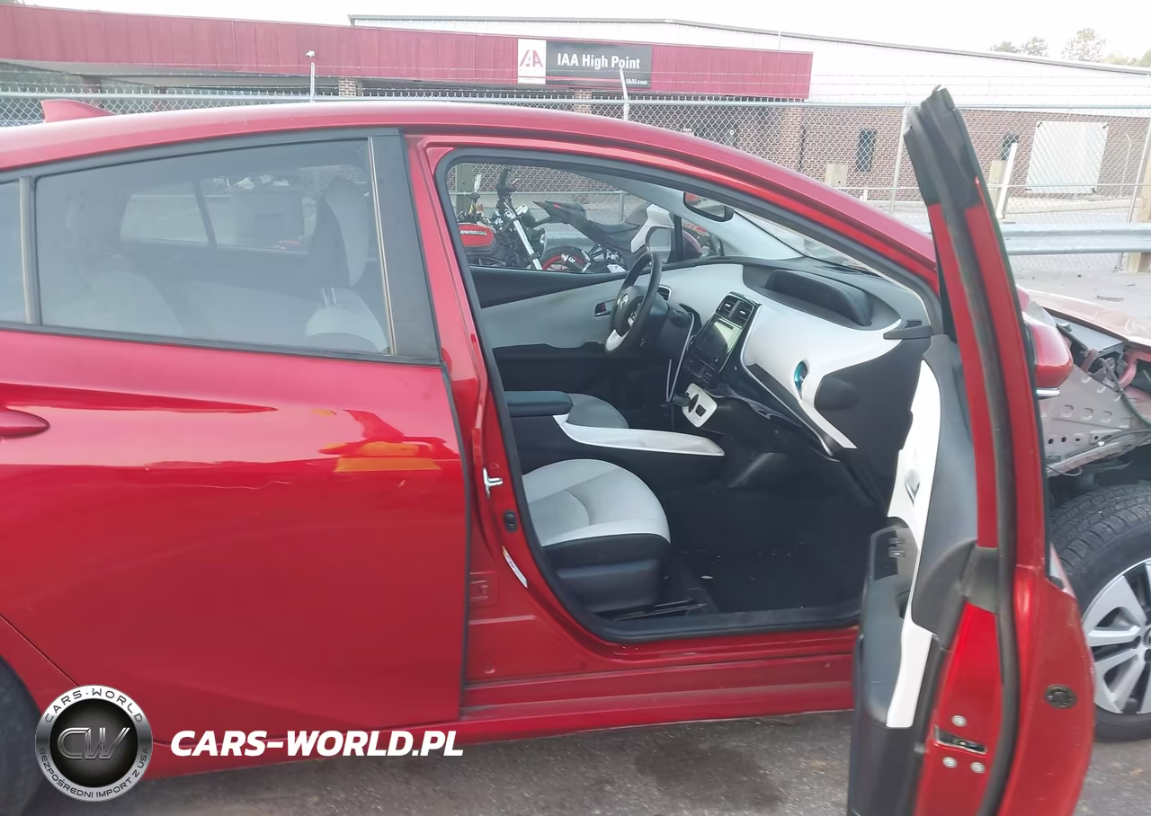 2016 Toyota Prius Four VIN:JTDKARFU9G3519111 - 5
