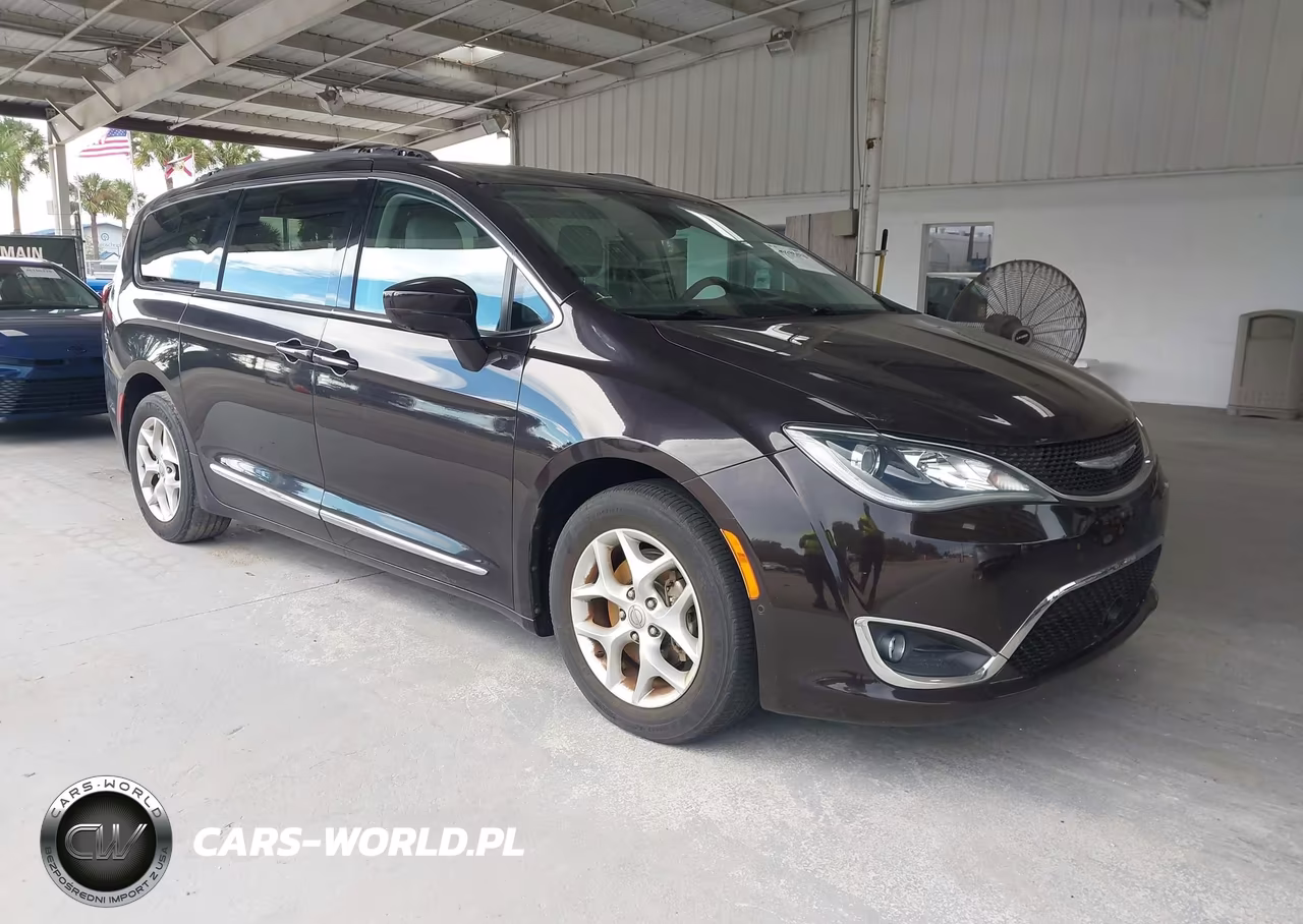 2017 Chrysler Pacifica Touring-L Plus