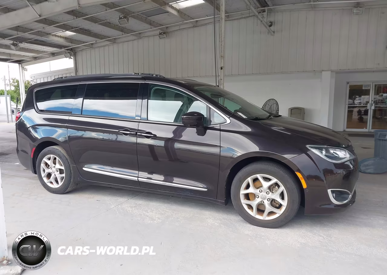 2017 Chrysler Pacifica Touring-L Plus VIN:2C4RC1EG5HR684331 - 14