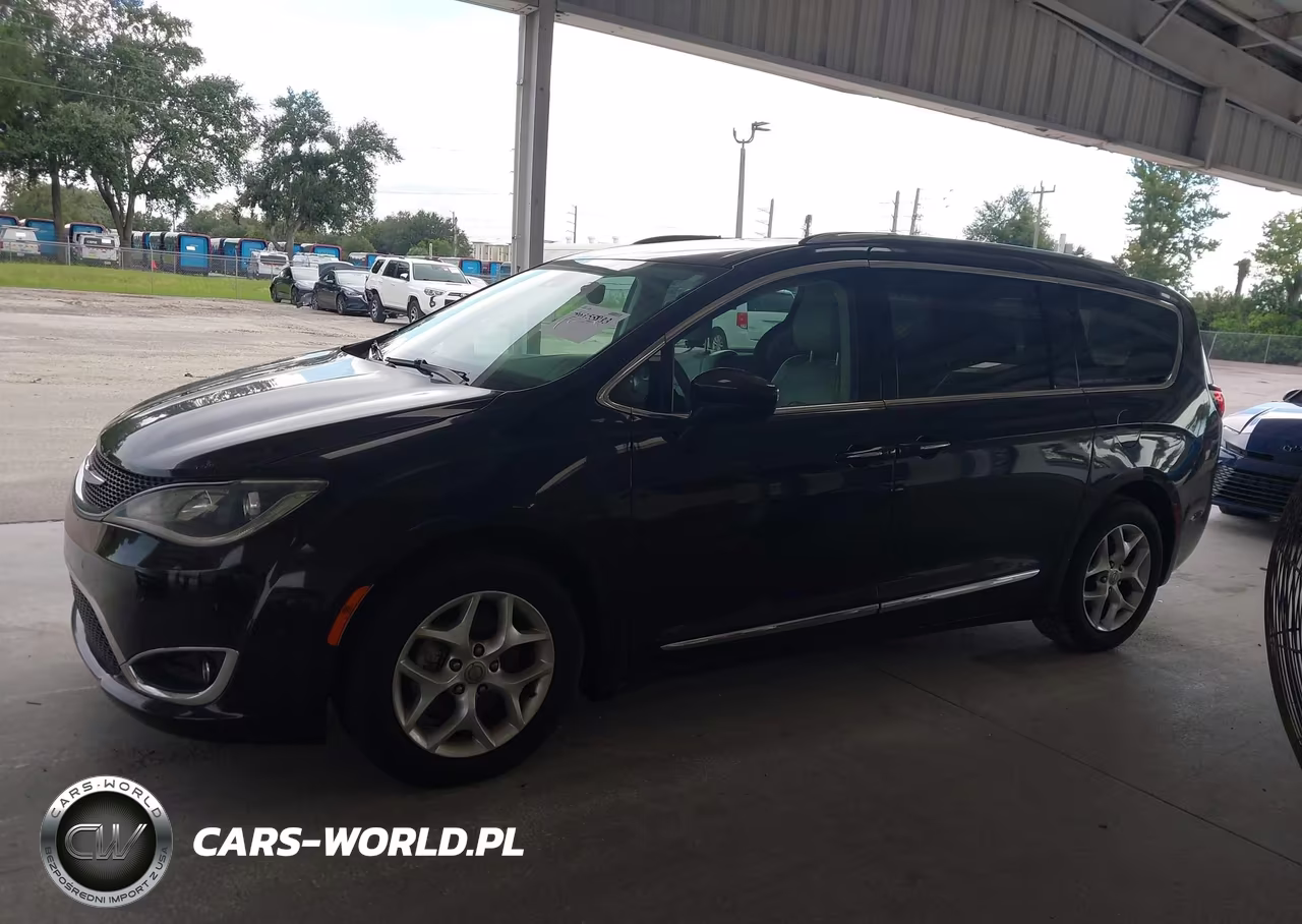 2017 Chrysler Pacifica Touring-L Plus VIN:2C4RC1EG5HR684331 - 15