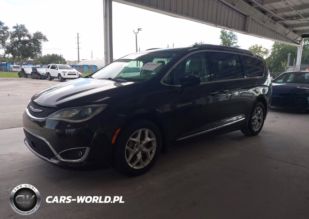 2017 Chrysler Pacifica Touring-L Plus VIN:2C4RC1EG5HR684331 - 2
