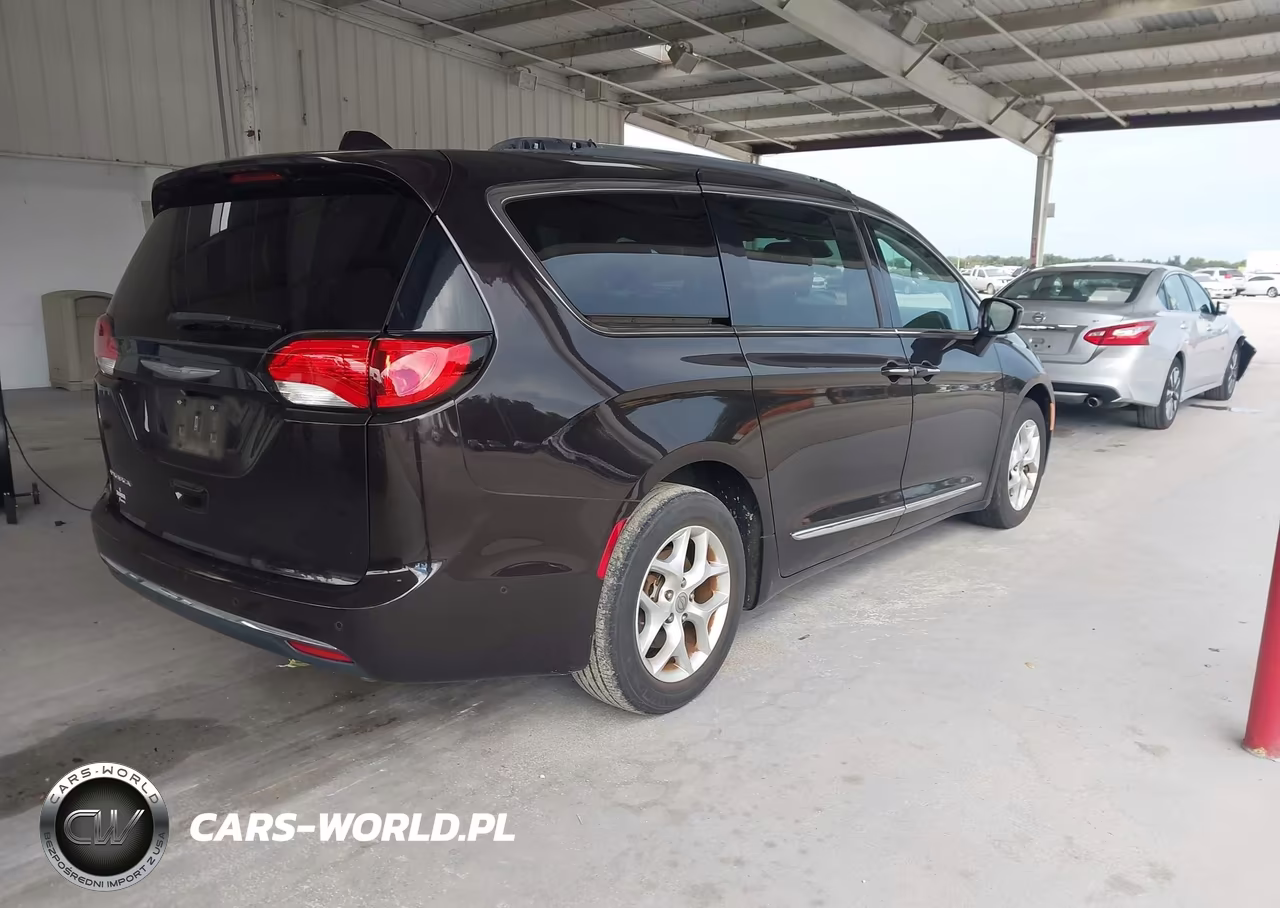 2017 Chrysler Pacifica Touring-L Plus VIN:2C4RC1EG5HR684331 - 4