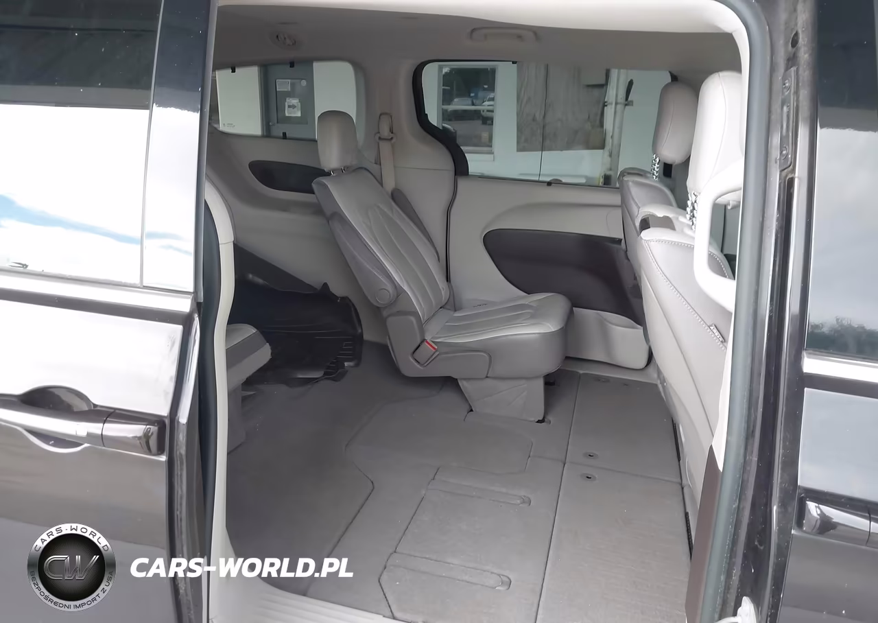 2017 Chrysler Pacifica Touring-L Plus VIN:2C4RC1EG5HR684331 - 8