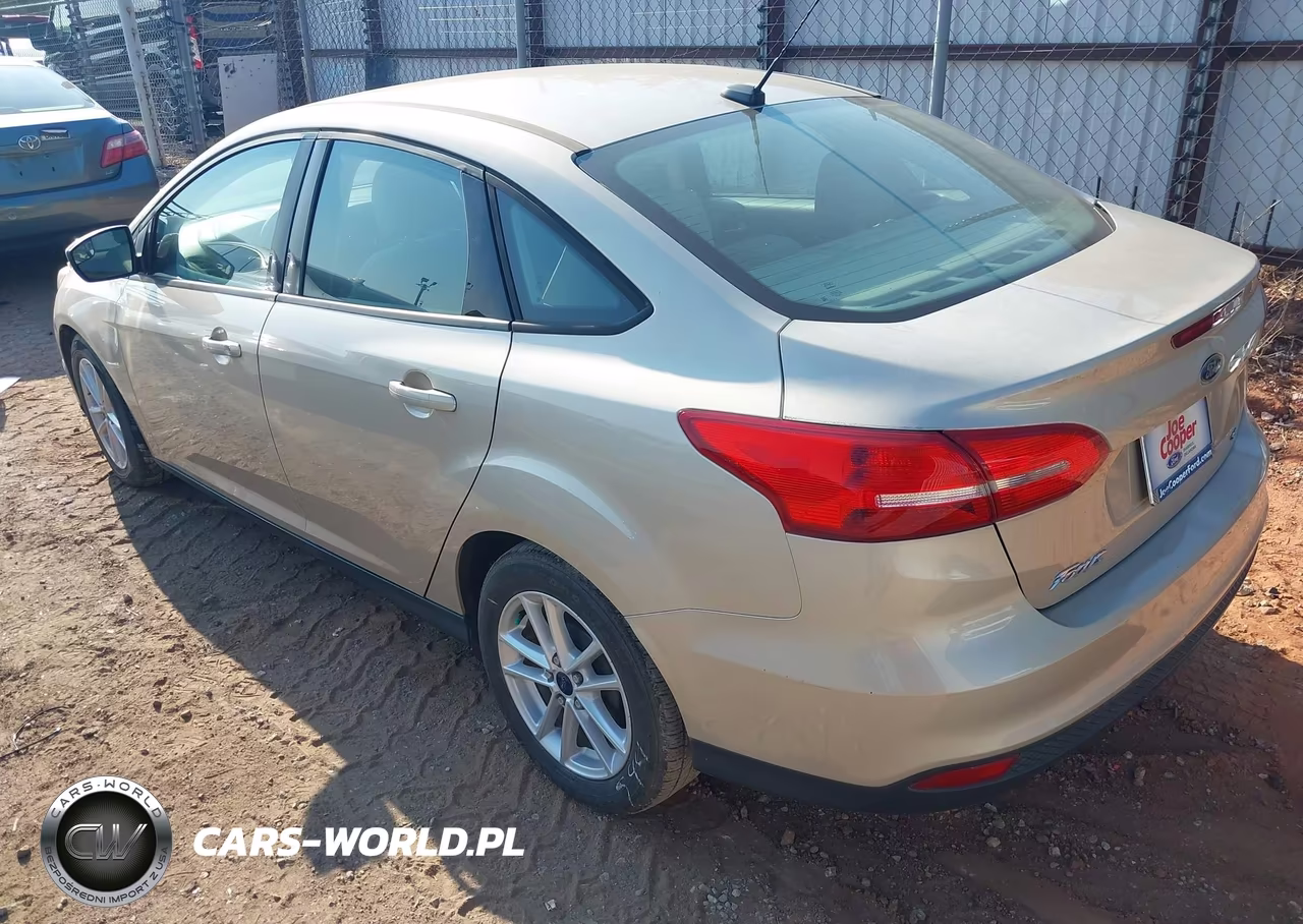 2017 Ford Focus Se VIN:1FADP3F2XHL342269 - 3