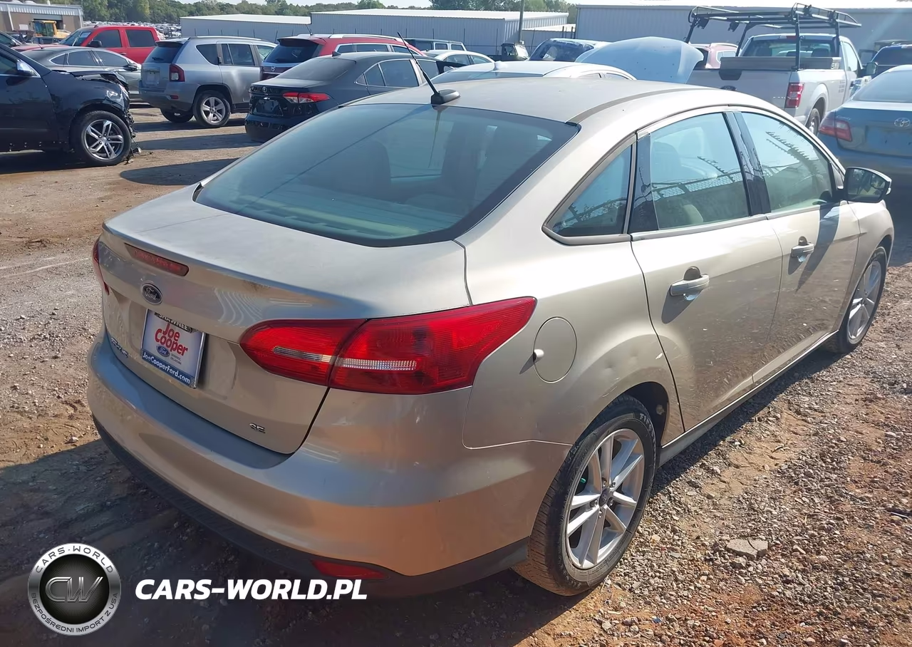 2017 Ford Focus Se VIN:1FADP3F2XHL342269 - 4