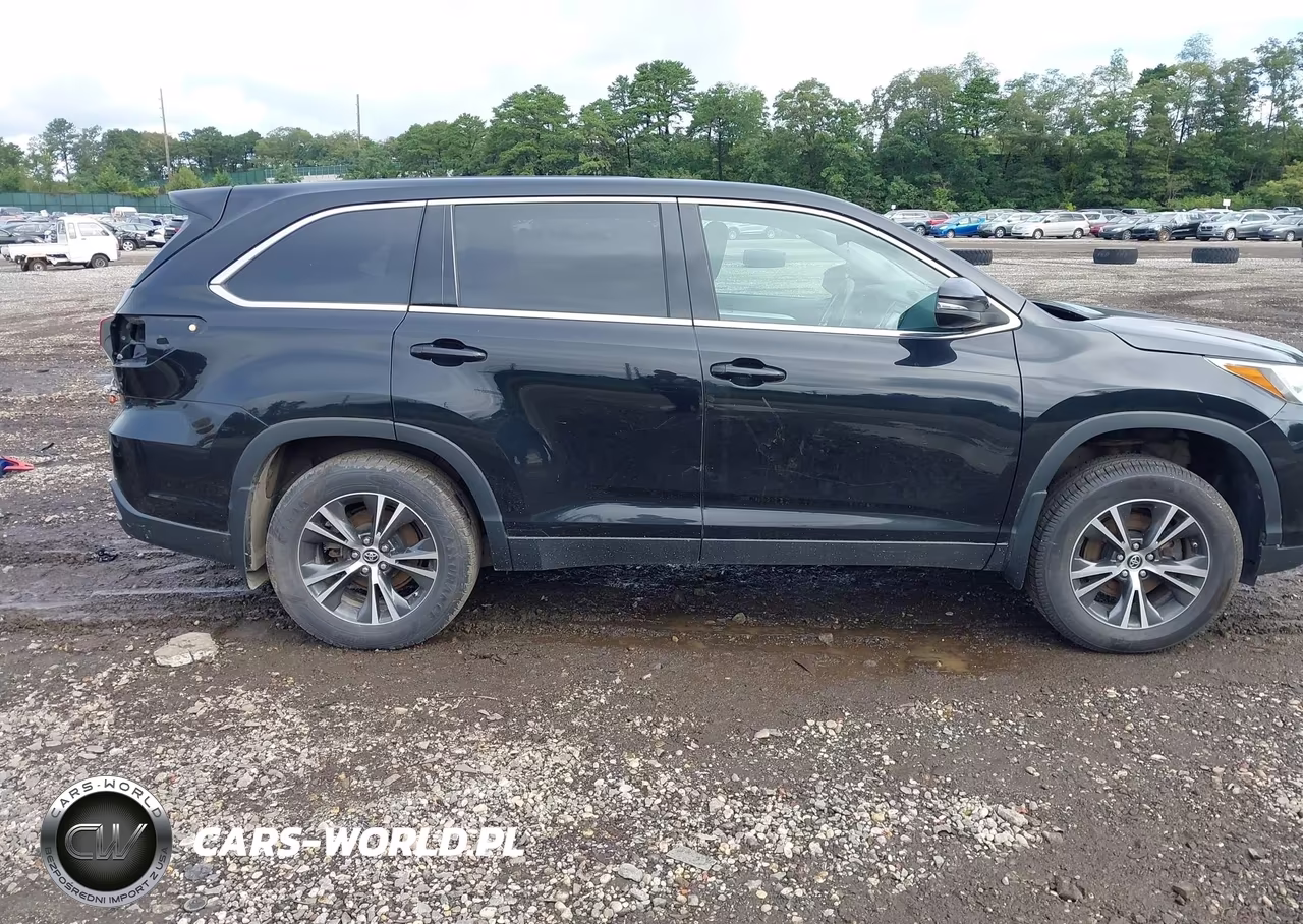 2019 Toyota Highlander Le VIN:5TDBZRFH0KS921845 - 13