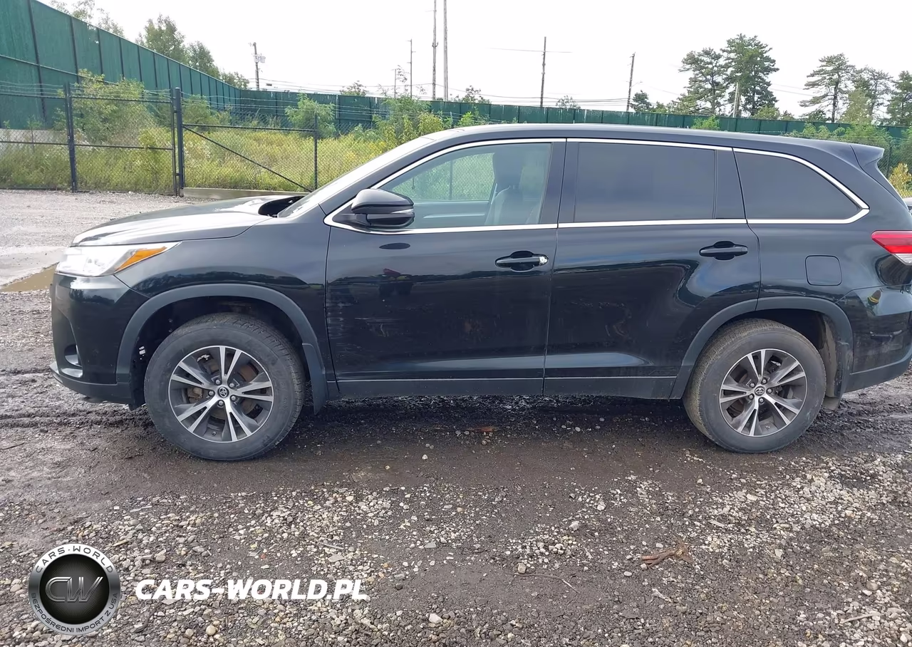 2019 Toyota Highlander Le VIN:5TDBZRFH0KS921845 - 14