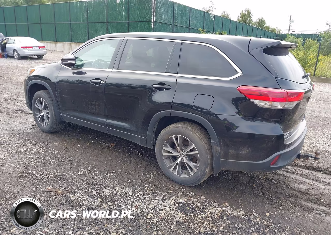 2019 Toyota Highlander Le VIN:5TDBZRFH0KS921845 - 3