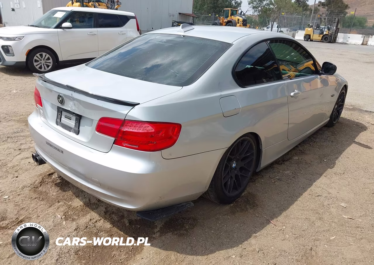2011 BMW 328I VIN:WBAKE5C59BE572864 - 4